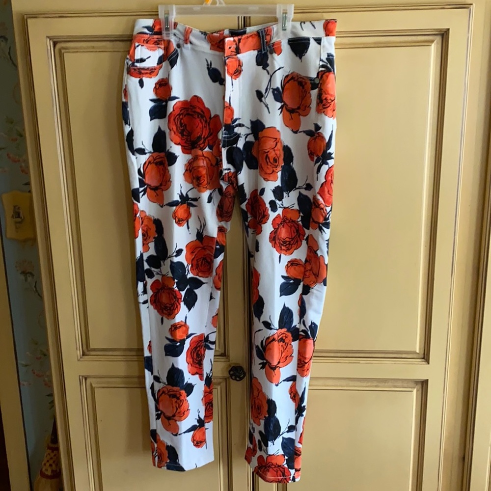 Beautiful flower print Skinny jeans style pant